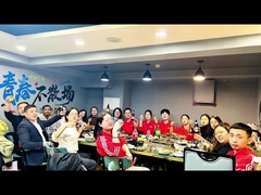 يه خانواده ي بزرگ و دوستانه